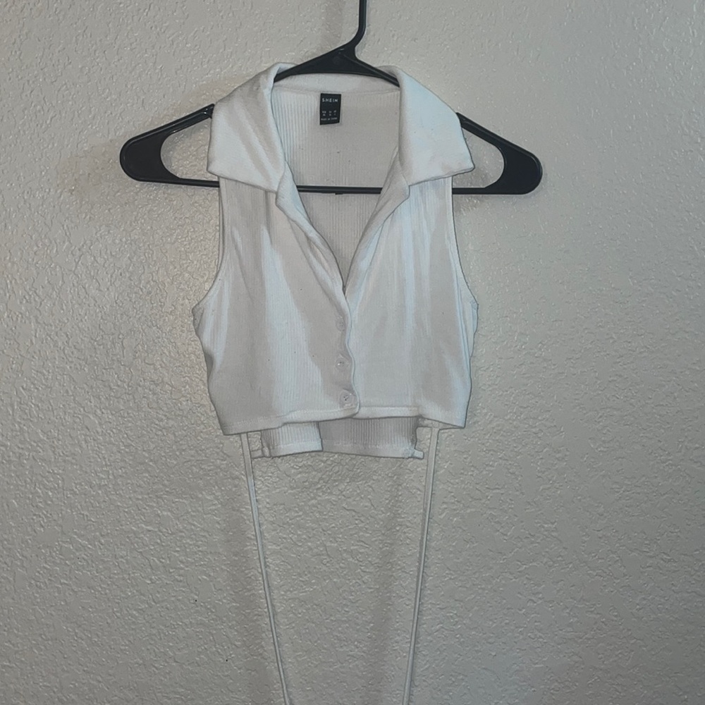 White Xs crop top with collar